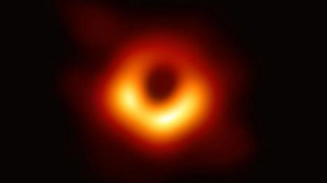 Los astrónomos captan la primera imagen de un agujero negro
 