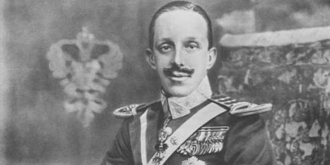 Alfonso XIII , el rey del cine porno en España
 
 