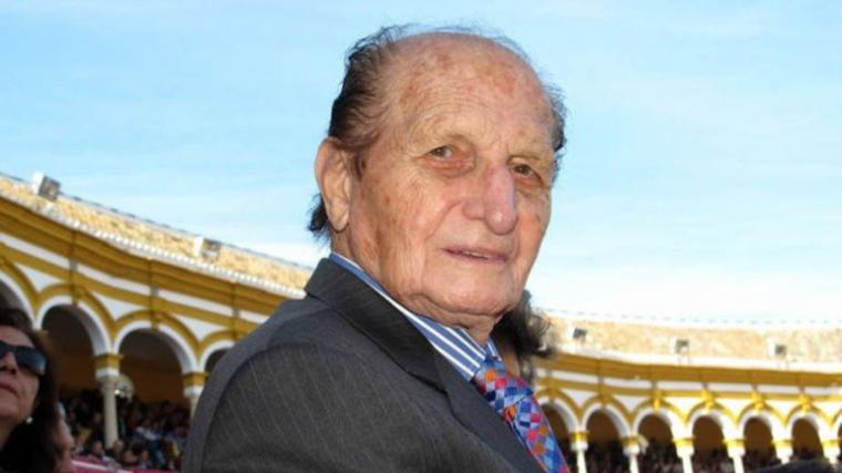 El rejoneador Ángel Peralta fallece a los 93 años a causa de un fallo cardíaco
 