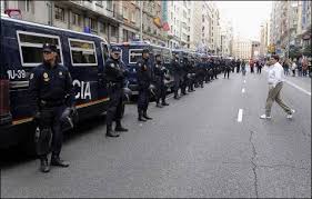 Interior moviliza a la policía en Cataluña