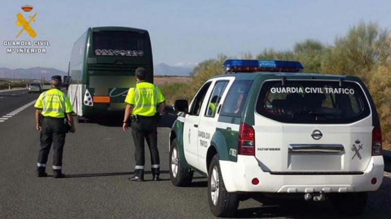 La Guardia Civil de Tráfico controlará esta semana 150 autobuses para garantizar la seguridad de los escolares