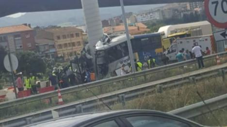  Cinco muertos y 15 heridos, dos en estado crítico en el accidente de autobús en Avilés