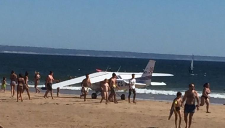 Una avioneta arrolla a dos bañistas en una playa de Portugal