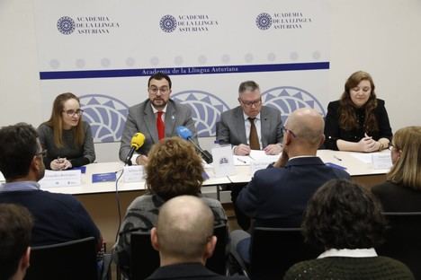 Barbón reafirma su compromiso con el uso de lenguas autóctonas en la Administración asturiana