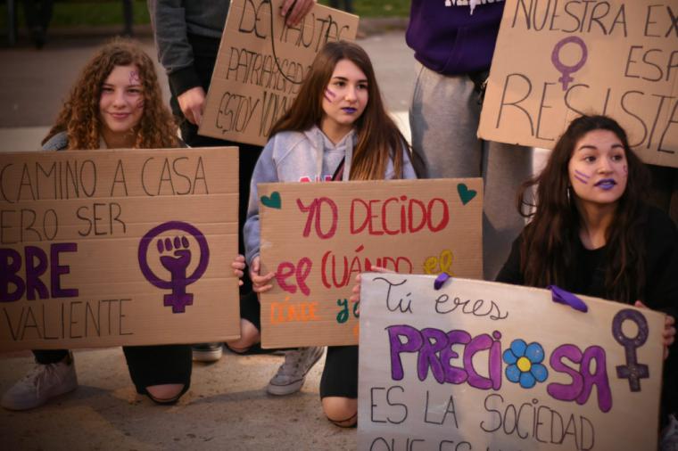 FEMINISMOS, DESIGUALDAD Y PATRIARCADO por Martín Momblant, Antropólogo social y cultural