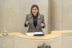 Buruaga presenta mejoras en sanidad con nuevas plazas y refuerzos para matronas