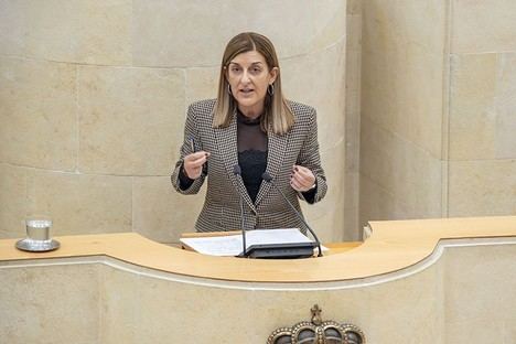 Buruaga presenta mejoras en sanidad con nuevas plazas y refuerzos para matronas