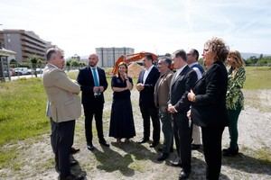 Buruaga inicia la construcción de 37 viviendas protegidas en Laredo y planea 25 más en Puebla Vieja