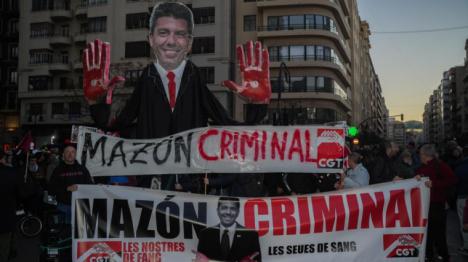 Indignación en Valencia. Familias de víctimas de la DANA acusan a Carlos Mazón de asesinato imprudente mientras Feijóo le protege