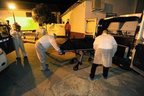 
 
 
Detenida una persona en La Carlota tras hallarse un cadaver enterrado en su casa


 
