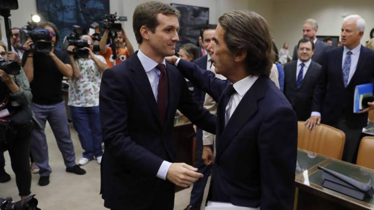 Malcarado y chulesco, la imagen de un Aznar que deja al PP por los suelos.