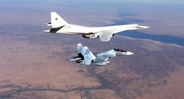 Tensión cuando el Su-27 ruso se encuentra con con un avión de reconocimiento de EEUU