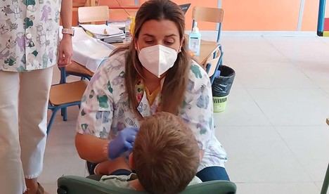 Casi 60.000 niños reciben la vacuna contra la gripe en colegios andaluces