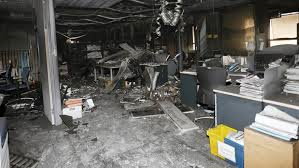 Colapso en los juzgados de Valencia , tras el incendio en la Ciudad de la Justicia