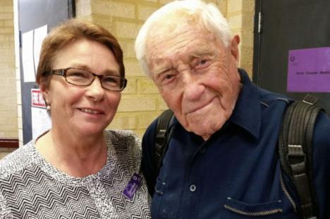 El científico más viejo de Australia viaja a Suiza para someterse a una eutanasia
 