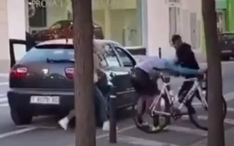 Brutal paliza a un ciclista en Sabadell con puñetazos, patadas y golpes con una llave inglesa