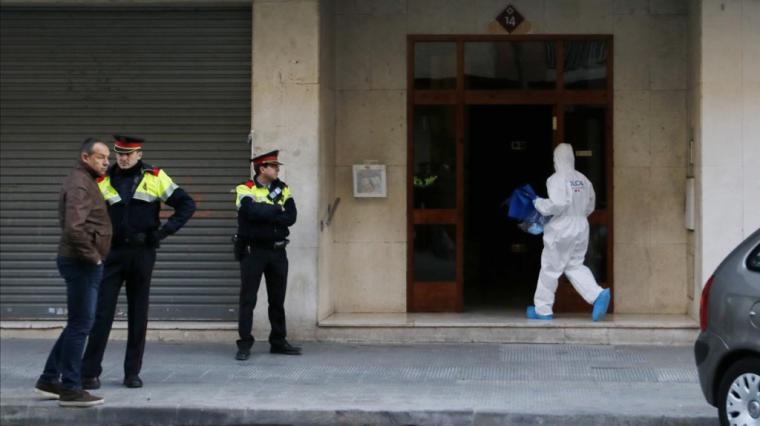 Los Mossos investigan la muerte de una adolescente de 13 años degollada en un piso de Mataró
 