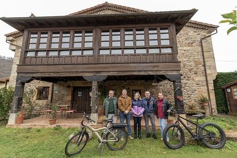 La Posada Ochohermanas impulsa el cicloturismo sostenible con bicicletas el&Atilde;&copy;ctricas