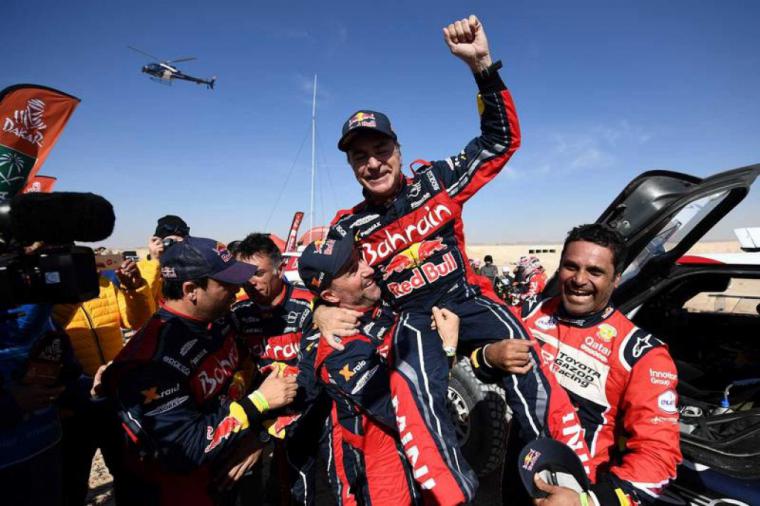Carlos Sainz hace historia a sus 57 años ganando su tercer Dakar 