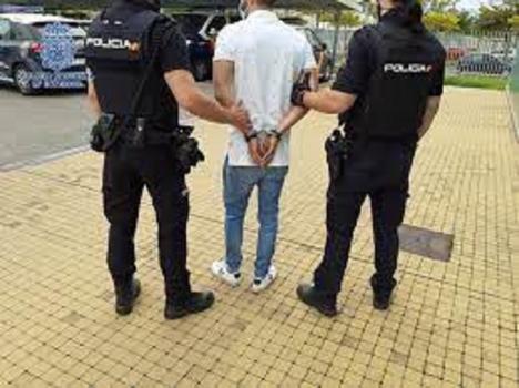 La policía nacional detiene en Alicante a un prófugo de la justicia italiana buscado por un delito de organización criminal y tráfico de drogas