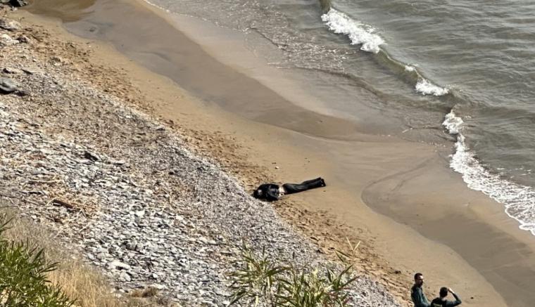 Impactante hallazgo en la playa de Águilas. Encuentran cadáver flotando a 100 metros de la orilla