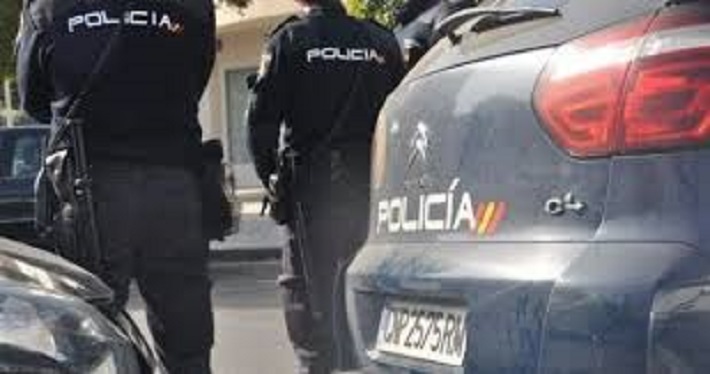 La policía de Málaga sigue buscando al joven que dio una paliza de muerte a su novia de 16 años porque esta iba a dejarle
 