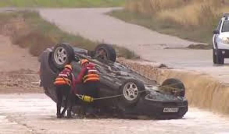 Dos hermanos de Albacete mueren al ser arrastrado su coche por las lluvias