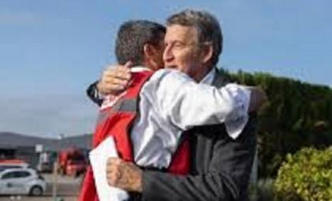 Carlos Mazón ignora las críticas y se aferra al poder con el apoyo de Feijóo tras la tragedia de la gota fría
