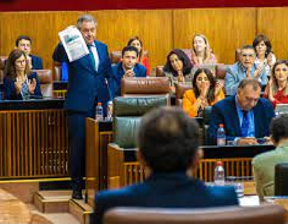 Juan Espadas exige a Moreno Bonilla que “abandone la soberbia” y deje de faltar a la ley “pidiendo el voto como presidente” para el 28M