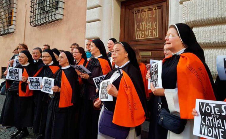 Las monjas se manifiestan en el Vaticano para reivindicar igualdad en la iglesia