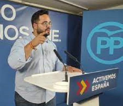 El PSOE denuncia que el nuevo alcalde del PP se libera con un sueldo de 46.464 euros, lo que supone 3.318 euros al mes
