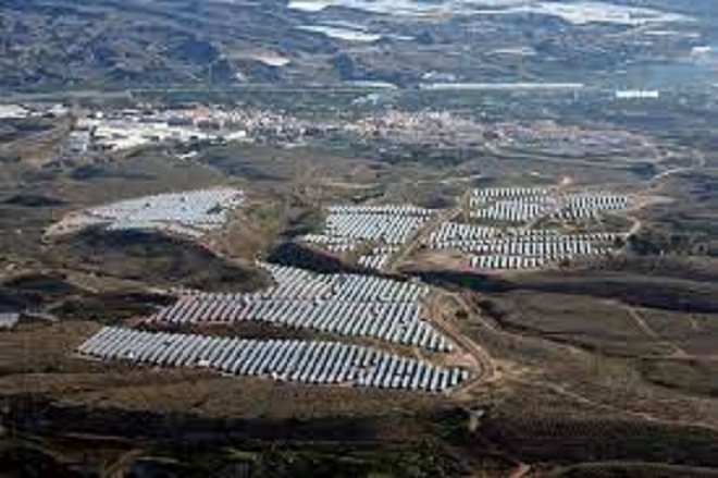 Campo de Lorca apuesta por la energía solar instalando paneles solares sobre la cubierta de sus instalaciones