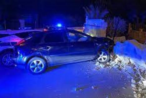 Conductor sin carné choca intencionalmente contra coche policial en Sant Vicent del Raspeig