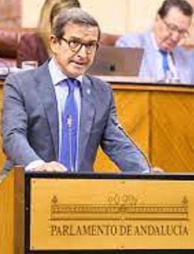 Enrique Gaviño (PSOE ) saca los colores a Jorge Paradela Consejero de Industria por su 'problemas' en VEIASA y el cierre del Laboratorio de San Fernando