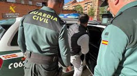 Detenido en Málaga por agredir sexualmente a su hijastra y grabar imágenes íntimas