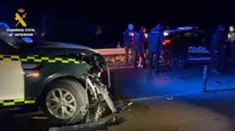 Detienen a conductor temerario y sin licencia por chocar con vehículo oficial de la Guardia Civil en Sabiñánigo