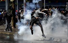 SANTIAGO DE CHILE: enfrentamientos entre policía y manifestantes