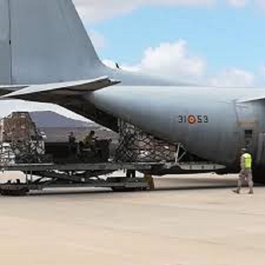 Un avión del Ejército del Aire ha llegado a Madrid con 14 toneladas de material sanitario