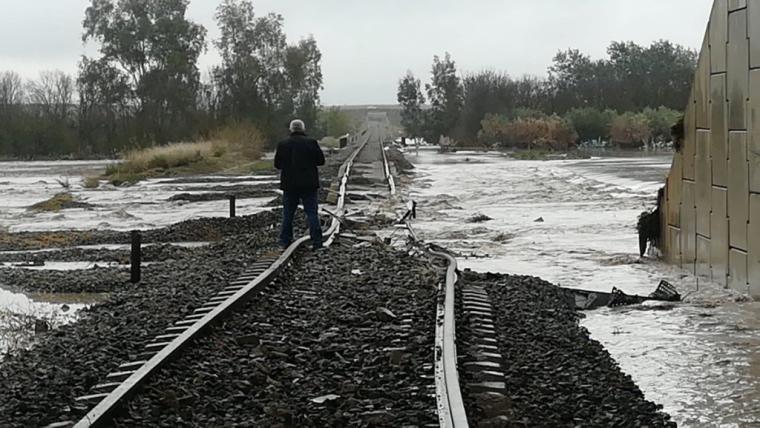 Descarrila un tren cerca de Arahal (Sevilla) por las fuertes lluvias
 