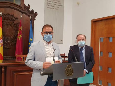 El Alcalde de Lorca se reúne con el Director General de Salud Pública para seguir coordinando la respuesta al repunte de casos por Covid-19 en el municipio