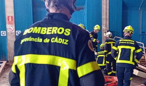 Diez personas afectadas por humo en incendio de un edificio en Jerez