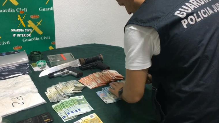 Siete detenidos en Huércal de Almería. En la operación se ha saldado con más de 800.000 euros, 300 kilos de hachís y cuatro vehículos intervenidos