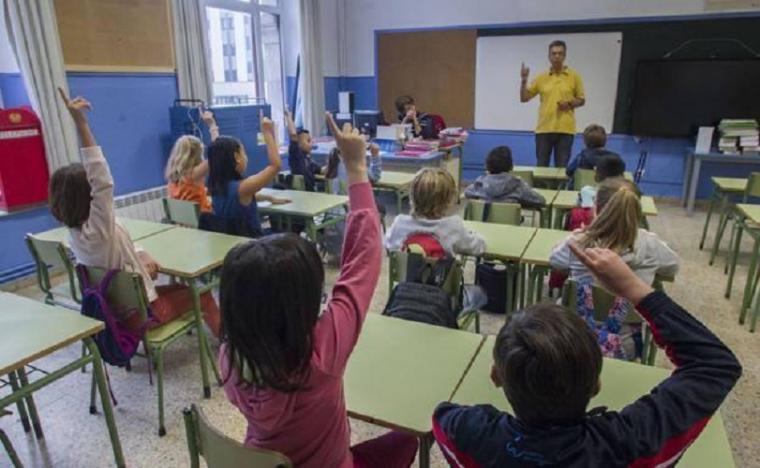 Los alcaldes y alcaldesas socialistas exigen que el dinero que López Miras pretende destinar a las aulas de conciliación se invierta en la contratación de maestros y profesores