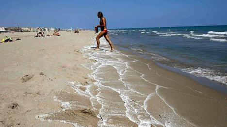  Un hombre de 59 años se ahoga en la playa de Castelldefels