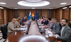 Gobierno destina 12 millones para bonificación de combustible en islas no capitalinas