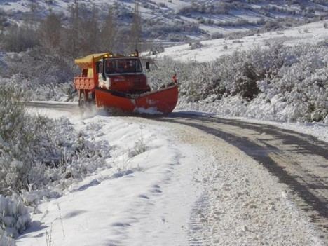 Cadenas obligatorias en cinco puertos de La Rioja por hielo y nieve