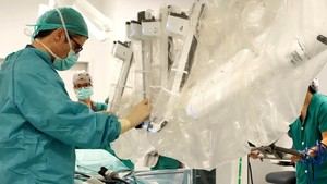 El Hospital 12 de Octubre realiza la primera cirugía robótica en España a un bebé de tres meses