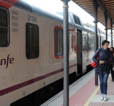 PP:La contratación del proyecto técnico para montar las vías entre Lorca-San Diego y Murcia 'retrasa hasta 2030' la recuperación del servicio de trenes