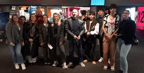 Estudiantes de Producción Audiovisual visitan cines para conocer la industria cinematográfica