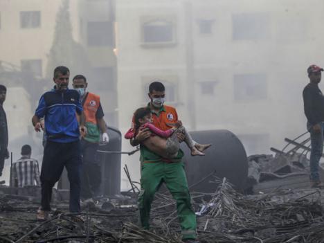 Un nuevo ataque aéreo israelí acaba con la vida de un periodista en Gaza y deja a 9 heridos